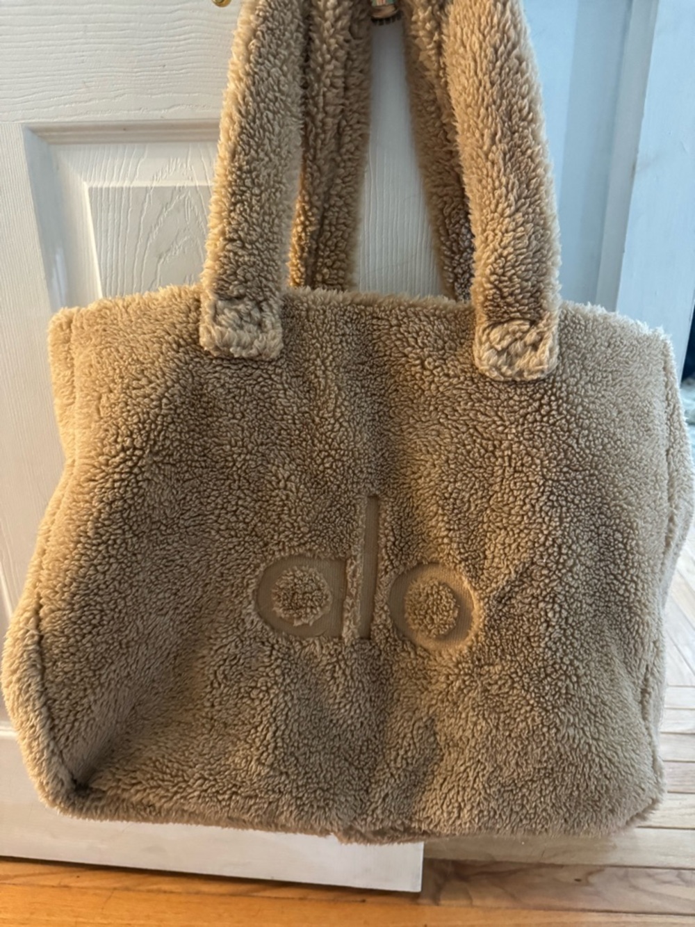Alo Sherpa Tote Bag in Camel - Picture 5 of 5